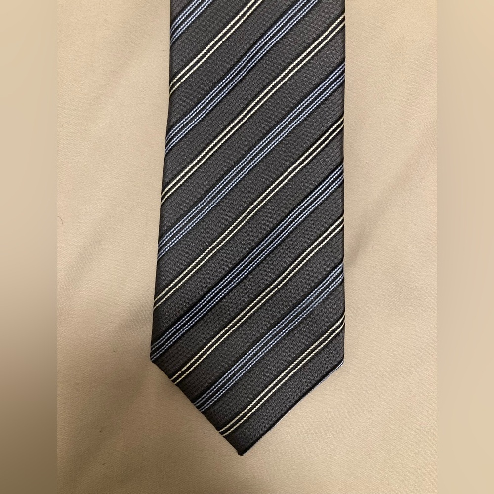 Kenneth Cole Elegant Black and Silver Striped Tie